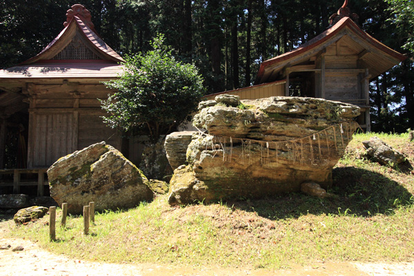 鹿島天足別神社と亀石